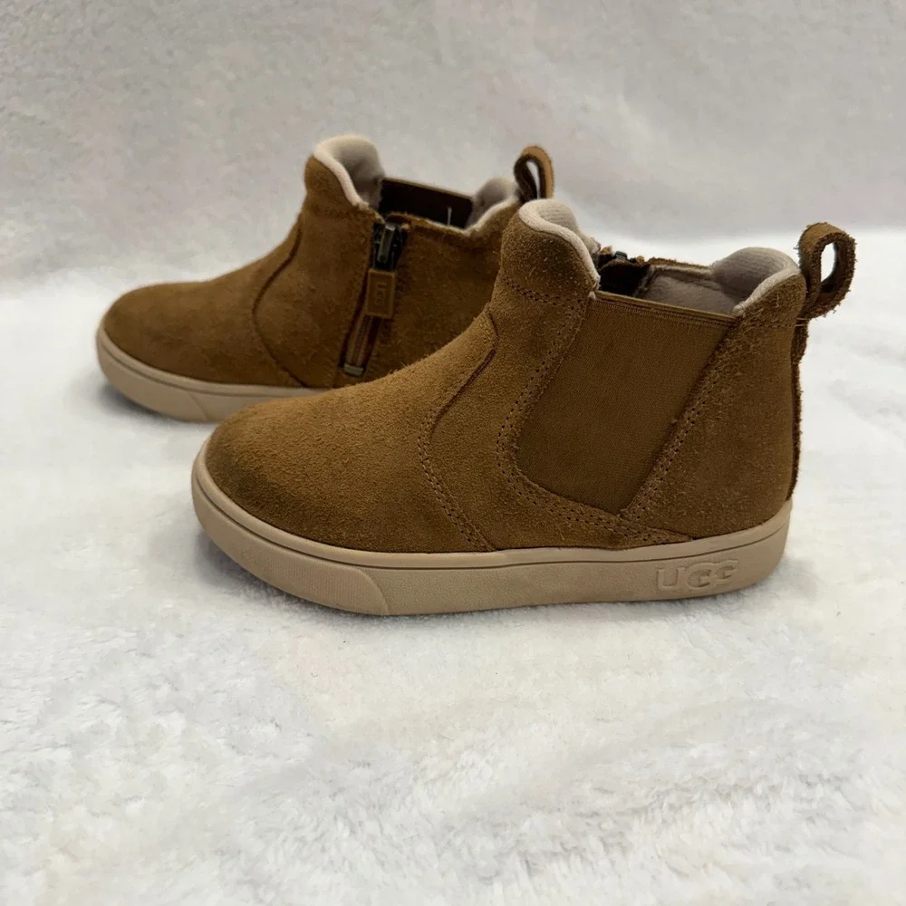 UGG Kids Brown Suede Chelsea Boots Side Zip Pull Tabs‎ Size 9